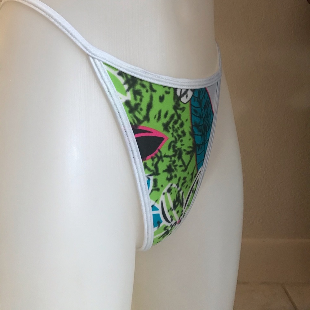 Bikini - Picture 5 of 7